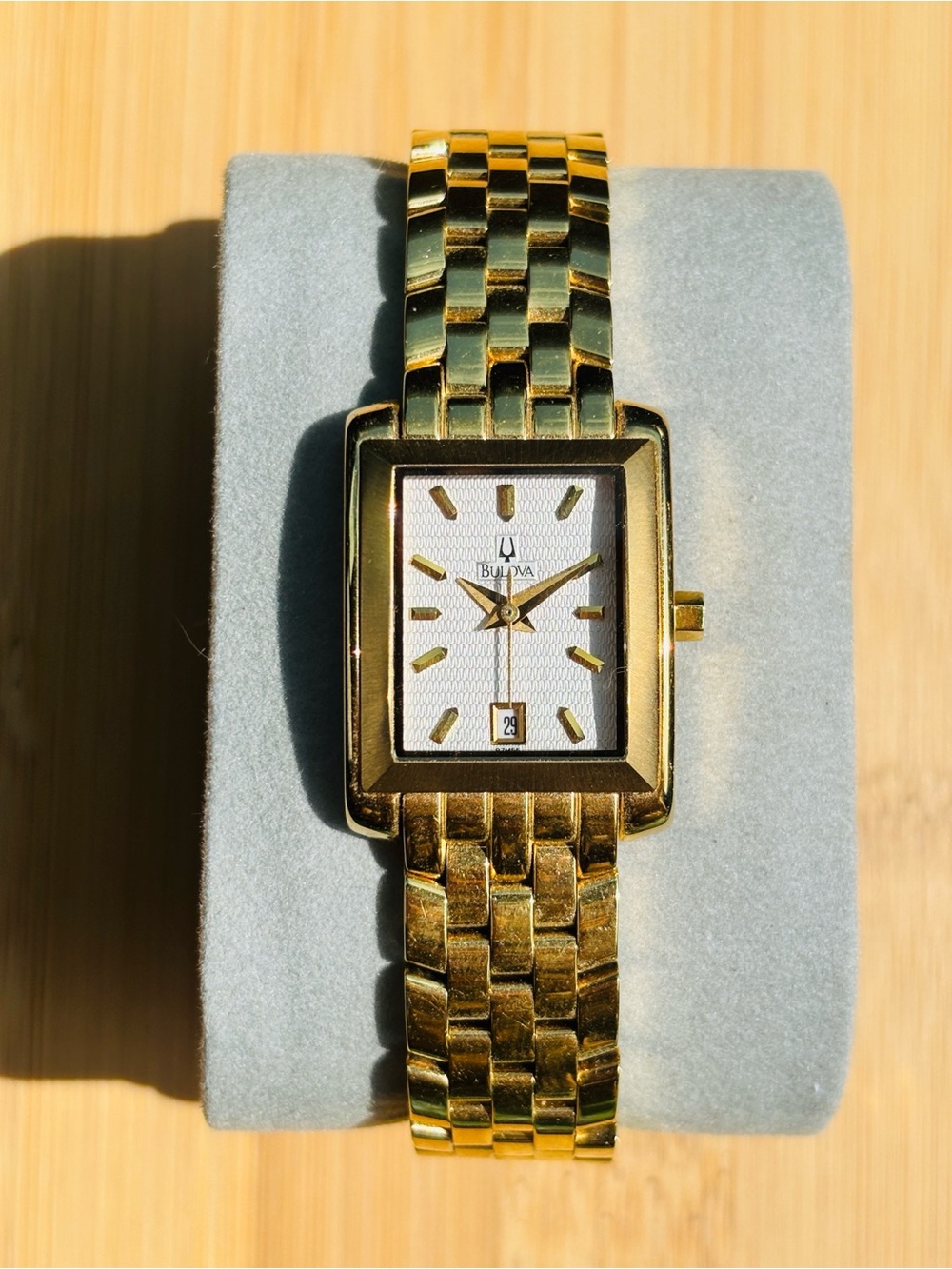 Bulova Gold Tone White Pattern Dial Date Quartz Watch Analog Water Resistant